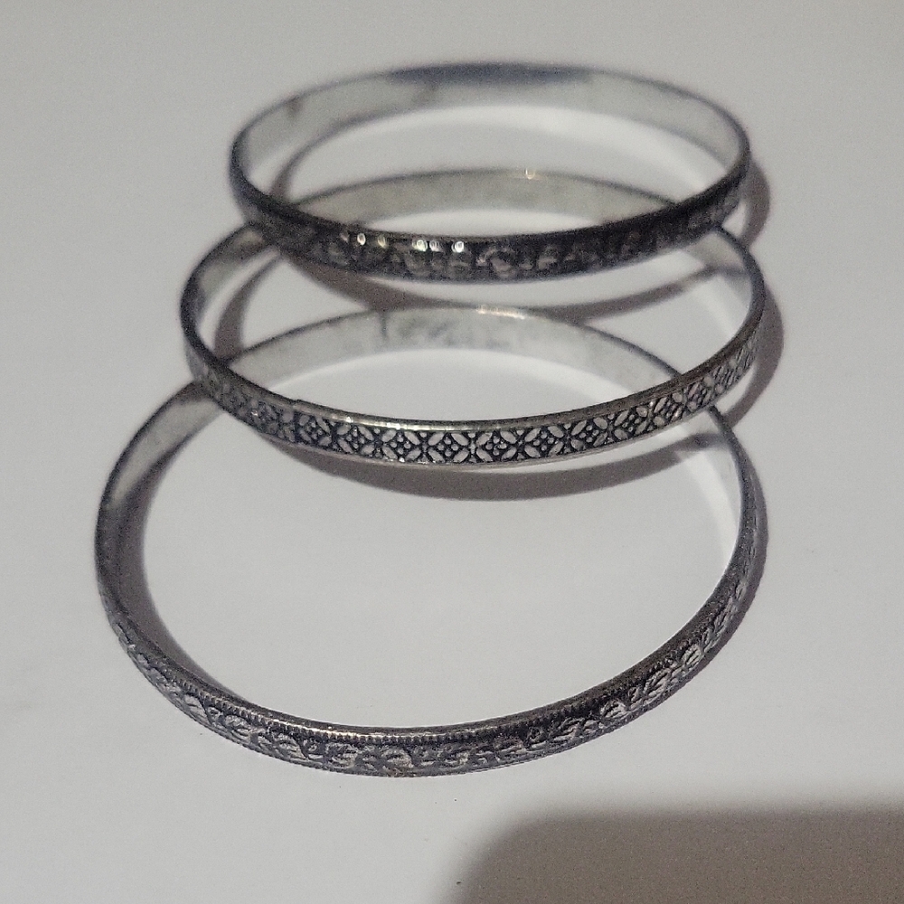 Vintage Engraved Silver Tone Bangle Set